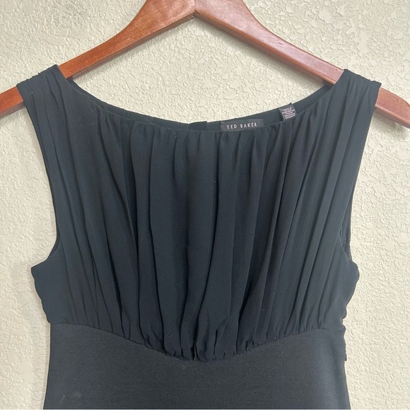 Ted Baker Dress Women’s Size 1 (US 4) Black Pleated Sheath Crystal Button Back - Picture 3 of 8